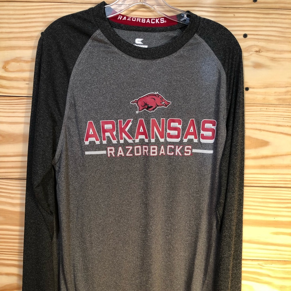 COLOSSEUM ARKANSAS RAZORBACKS PERFORMANCE LS TEE